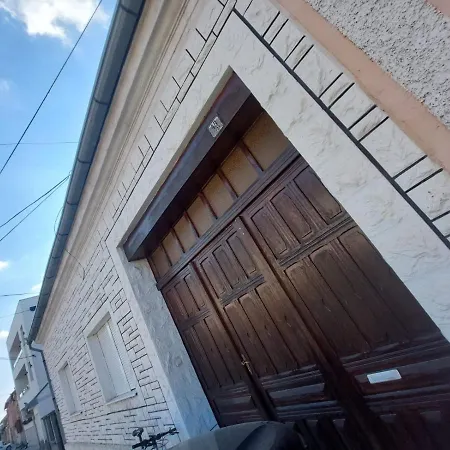 Apartment Viki *